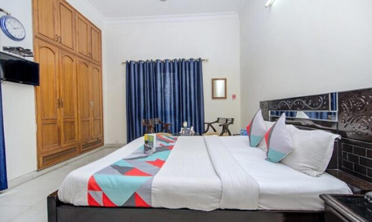 Fabexpress Ashray Hotel Noida Buitenkant foto